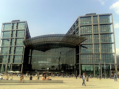 central station berlin glass facade