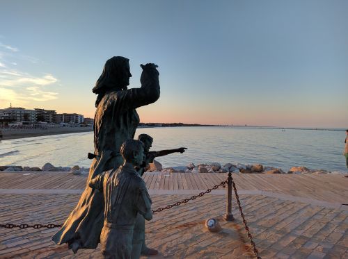 cesenatico monument sea