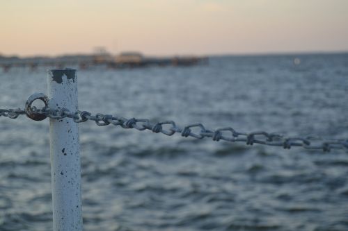 chain barrier sea