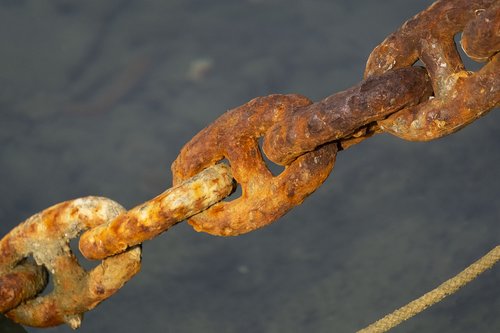 chain  rust  sea
