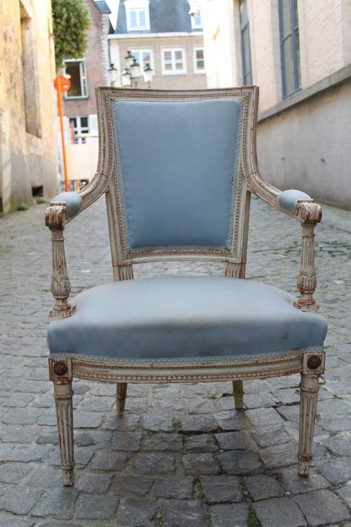 chair antique blue