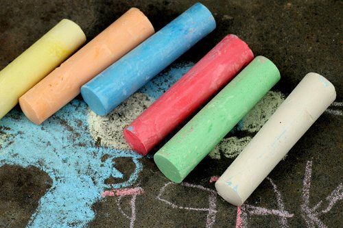 chalk  color  to draw