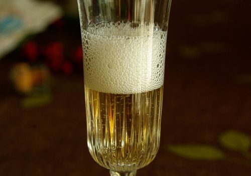 champagne bubbles foam