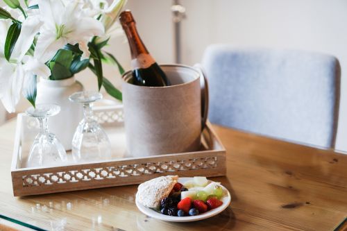 champagne dessert fruits