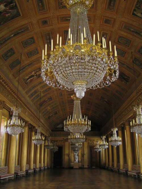 chandelier royal palace compiègne