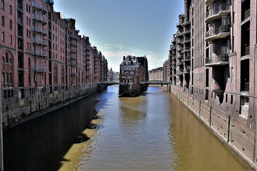 channel  speicherstadt  hamburg