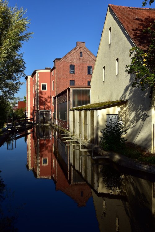 channel  water  houses