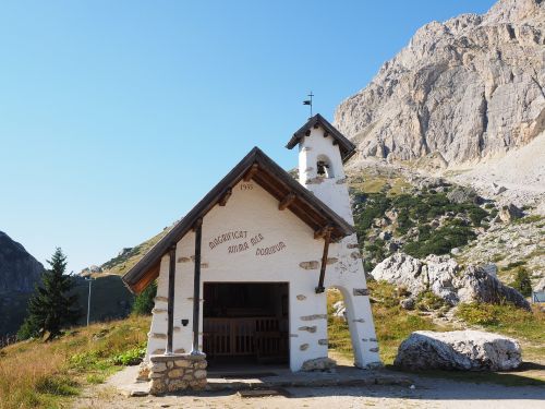 chapel pass the falzarego pass