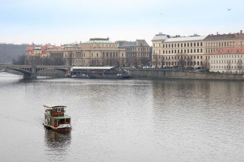 charles bridge water prague