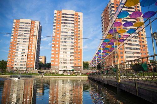 chekhov bridge umbrellas