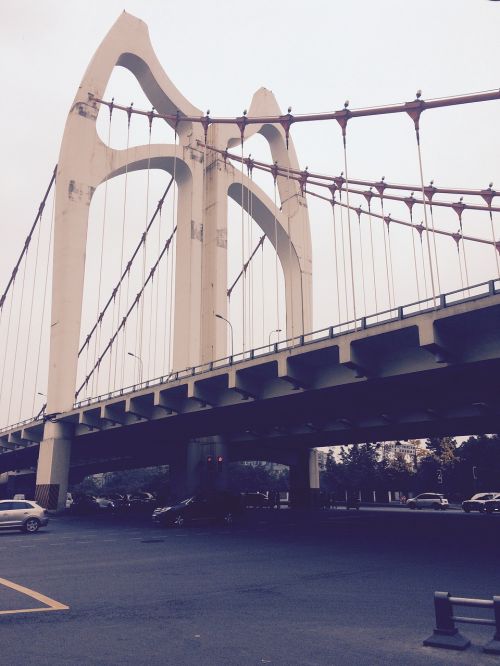 chengdu qingshui river bridge lounging