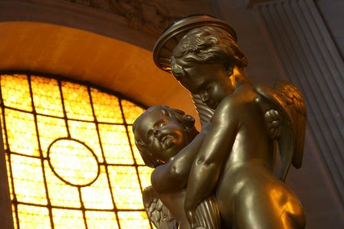 cherubs statue church