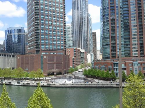chicago river walk downtown