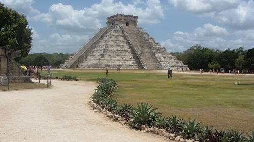 chichen itza maya ruins