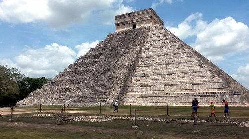 chichen itza  pyramid of kukulcan  mexico