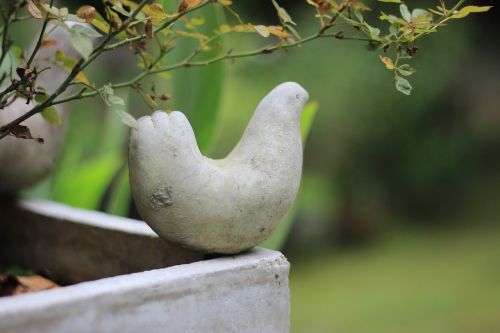 chicken birds statue