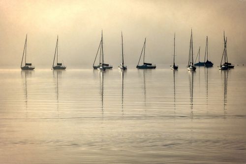 chiemsee boats fog