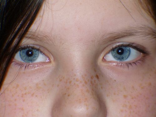 child eyes blue