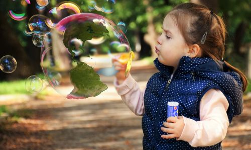 child soap bubble globe