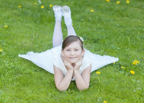 child portrait grass