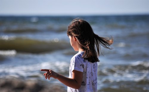 child  the little girl  beach