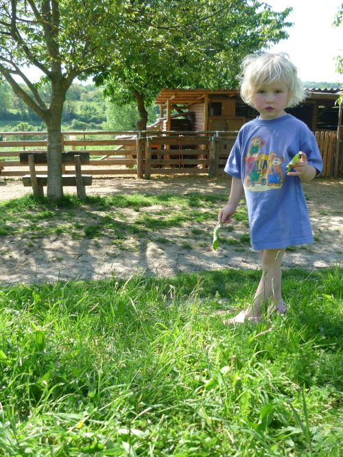 child girl barefoot