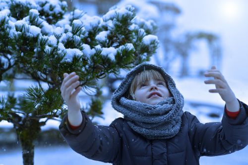 child girl snow