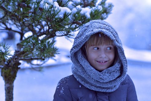 child girl snow