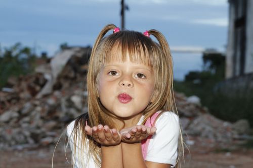 child girl blonde