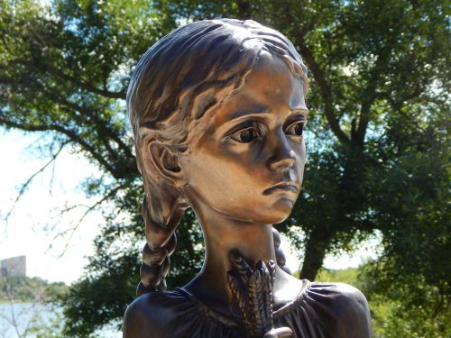 child statue face