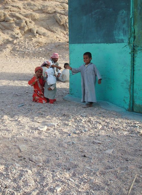 children play desert