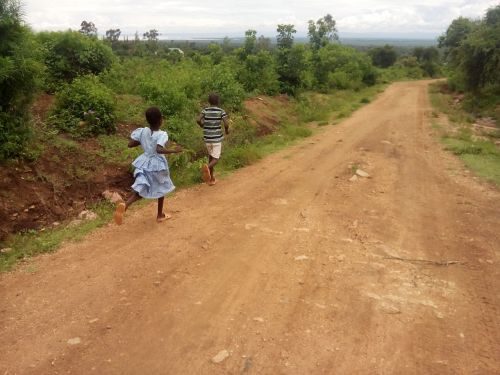 children running kenya