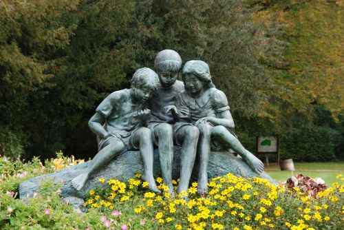 children image statue