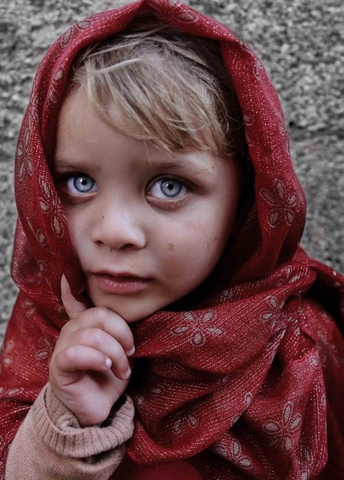 blue eyes child girl