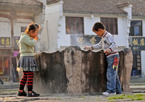 children china play with fire