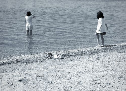 children play beach