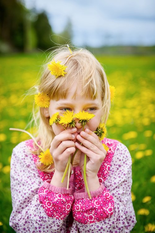 children  girl  flowers