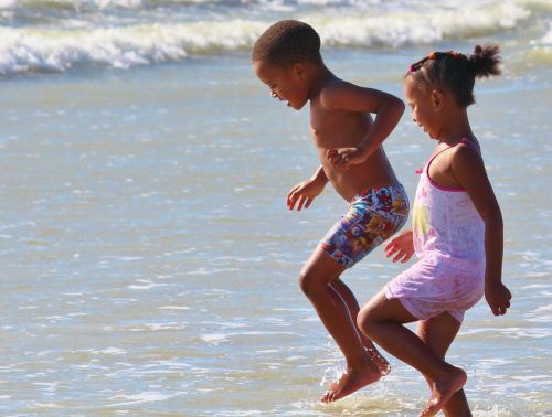 children play beach