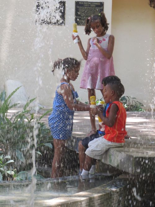 children fountain eating