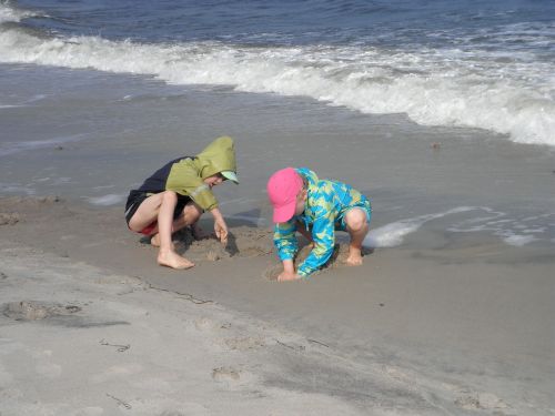 children baltic sea play