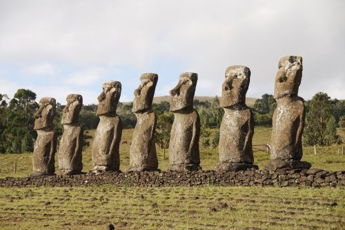 chile easter island sculpture