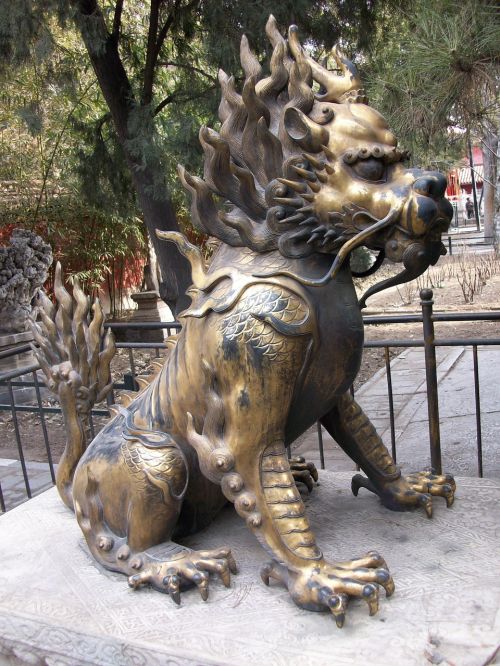 lion sculpture ancient