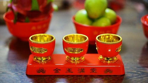 chinese new year worship red