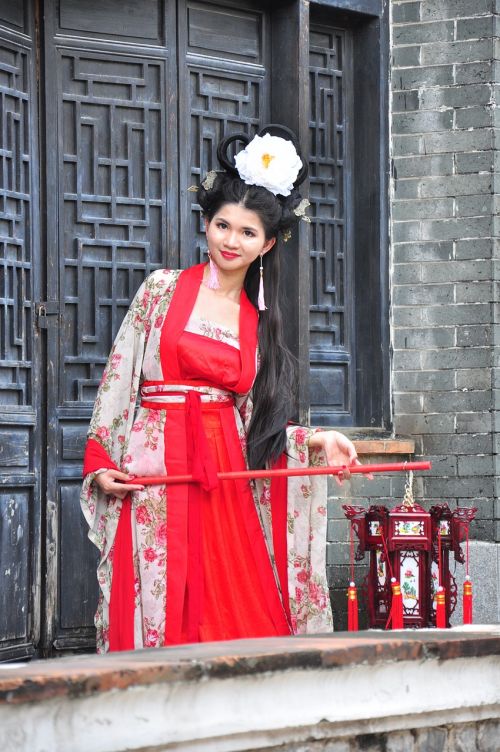 chinese woman chinese woman with lantern traditional chinese woman