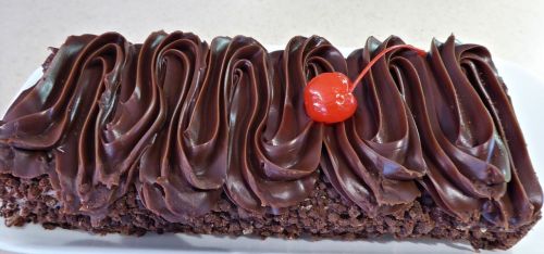 chocolate cake frosting walnuts