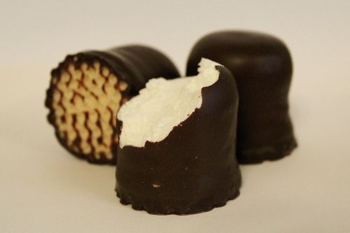 chocolate marshmallow s'more mohrenkopf