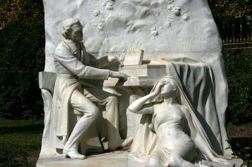 chopin monument piano