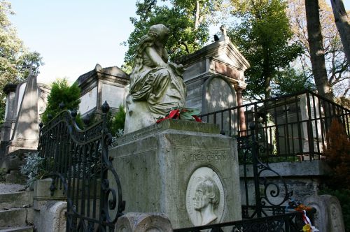 chopin tomb pere lachaise
