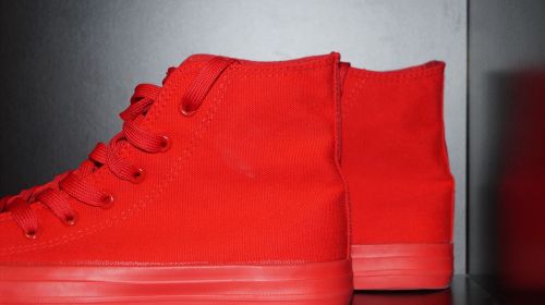 chuck taylor shoes red