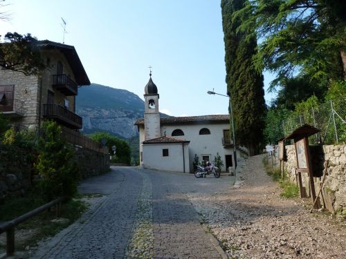 church italy path